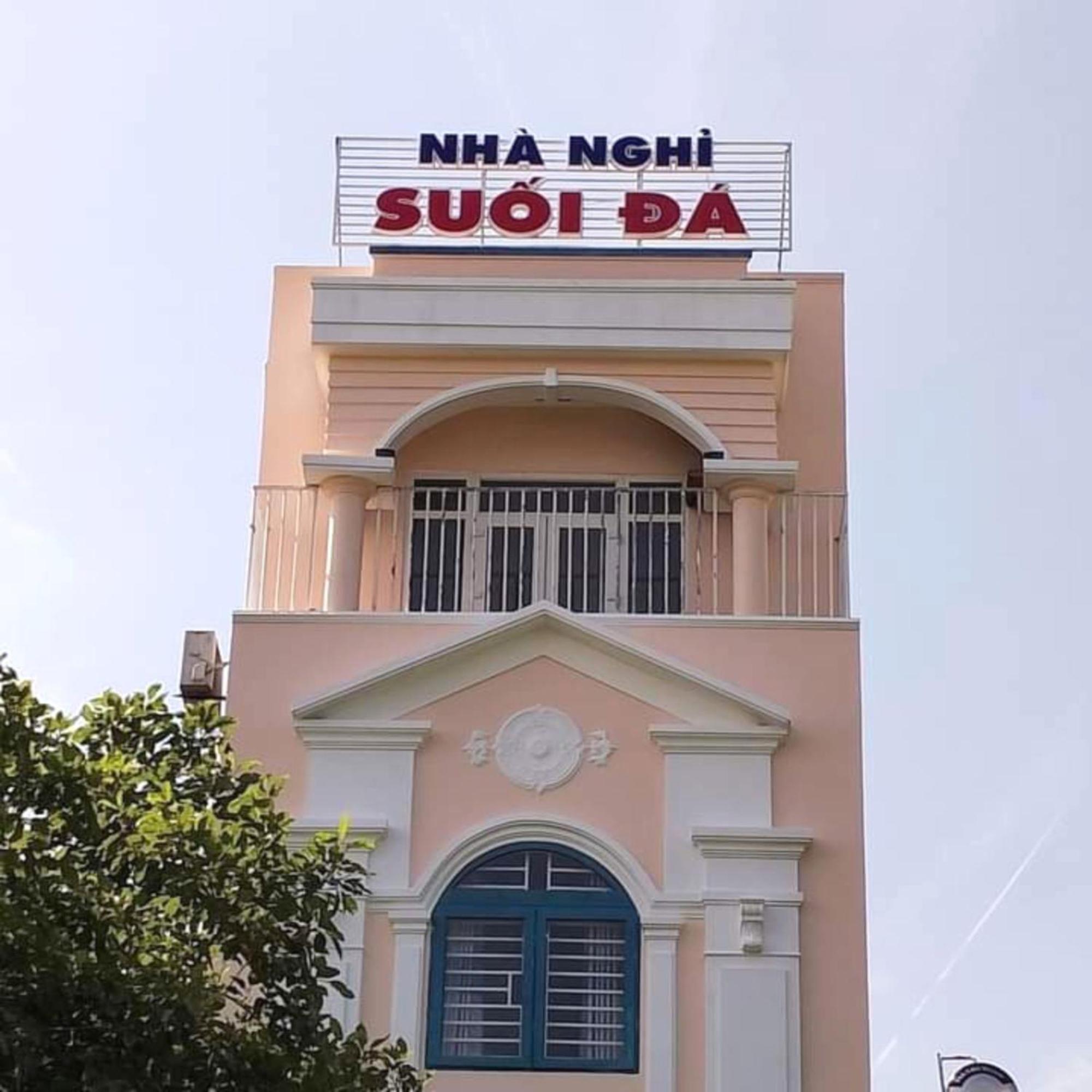 Oyo 1187 Suoi Da Motel Da Nang Bagian luar foto